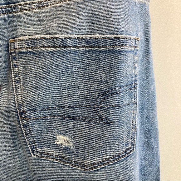 AMERICAN EAGLE Sz 16S Curvy Mom Jeans in Blue Breeze Distressed New With  Tags - Picture 7 of 16
